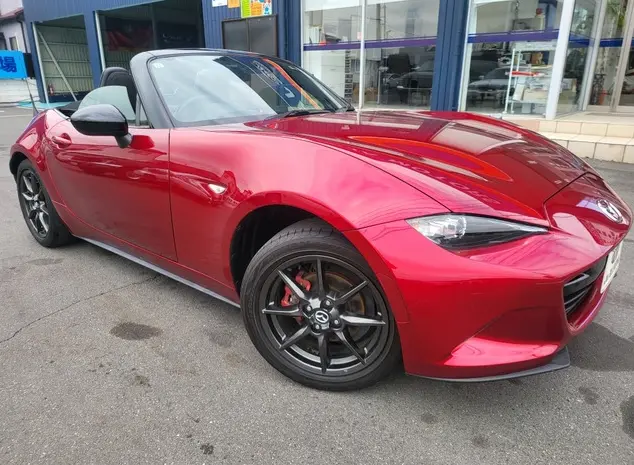 2017 Mazda Roadster — Front exterior