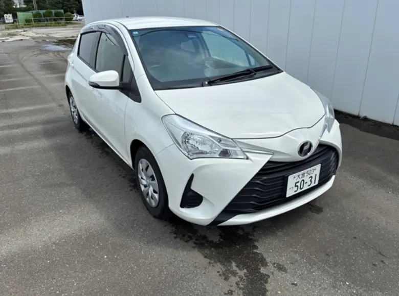 2018 Toyota Vitz — Front exterior