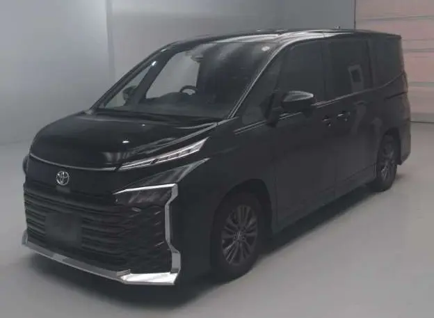 2023 Toyota Voxy — Front exterior
