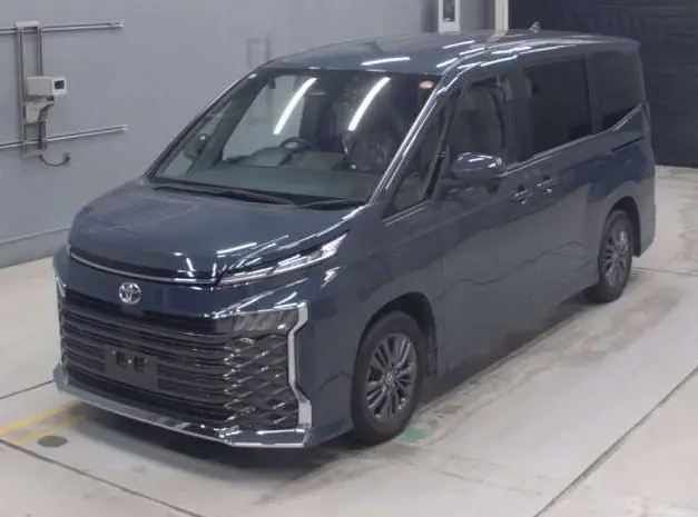 2023 Toyota Voxy — Front exterior