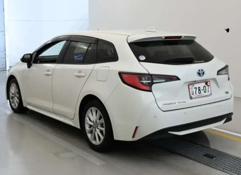 2021 Toyota Corolla Touring — Front exterior